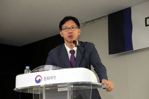 이대희 고려대학교 법학전문대학원 교수는 국내에 적용되고 있는 미술 유사 법 제도를 기초로 한, '건전한 미술품 유통을 위한 법제화 방안'을 발표했다.(사진=예술경영지원센터)