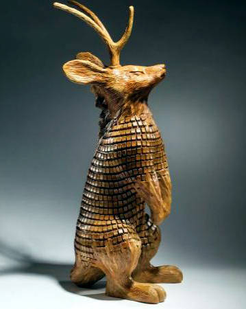 서동억, '디어 래빗(Deer Rabbit)'. 키보드, 레진, 오일 페인트, 30 x 31 x 81cm. 2016.