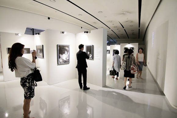 '내 안의 김광석, wkf tkfwl?(잘 살지)?'전 전시장 모습.(사진=서울디자인재단)