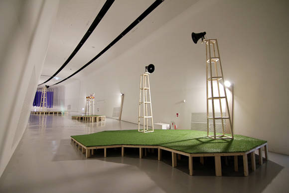 김광석을 중심으로 생전 김광석과 가까웠던 친구들, 그로부터 영감을 얻은 아티스트 등이 이번 전시를 위해 모였다.(사진=서울디자인재단)