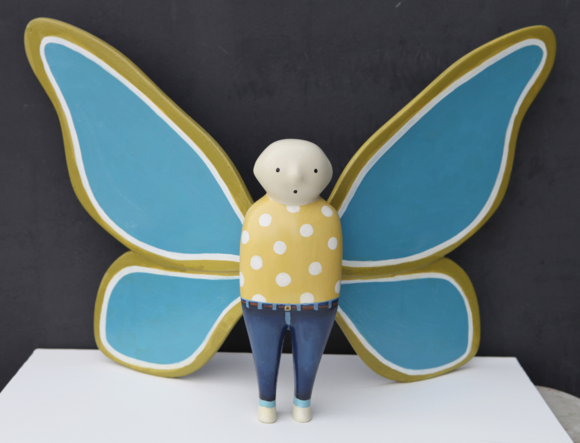 안윤모, '나비가되다'. 38 x 45 x 20cm, FRP. 2013. (사진 = 신한갤러리 광화문)