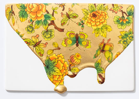 유의정, '이미저리 & 피규레이션 - 골드 & 옐로우(Imagery & Figuration - Gold & Yellow)'. 백자, 유약, 수금, 16.5 x 11 x 1(t)cm. 2016.