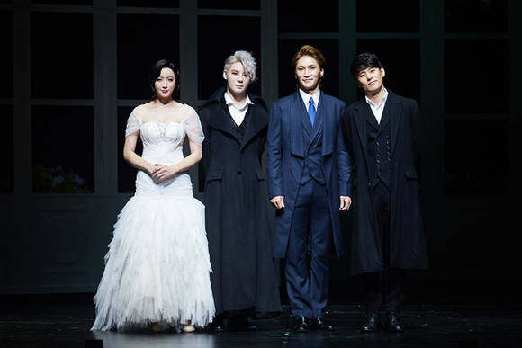 남자 배우들의 열연 속 존재감을 제대로 발휘한 홍서영. 앞으로의 활약이 기대된다. (왼쪽부터) 홍서영, 김준수, 박은태, 최재웅은 모두 원캐스트로 출연한다.(사진=씨제스컬쳐)