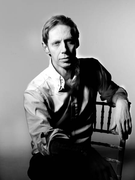 대림미술관이 알렉산더 맥퀸, 존 갈리아노, 크리스챤 디올, 입생로랑, 보그 등 디자이너와 매거진들의 사랑을 받은 포토그래퍼 닉 나이트의 전시를 연다. 사진은 닉 나이트.(사진=대림미술관)