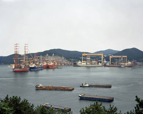 김경호, '거제 대우조선소'. 88 x 74cm, 피그먼트 프린트. 2016. (사진 = 산수문화)