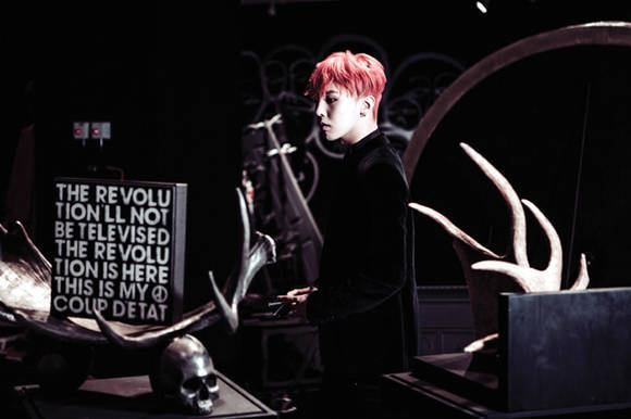 지드래곤은 2015년 '피스마이너스원: 무대를 넘어서'전에서 자신의 소장품을 공개하고, 작가들에게 영감을 주는 역할을 했다.(사진=서울시립미술관)