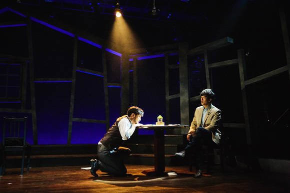 뮤지컬 '인터뷰'는 베스트셀러 '인형의 죽음'을 쓴 추리소설 작가 유진킴에게 어느 날 추리소설 작가 지망생이라며 싱클레어가 찾아오며 이야기가 시작된다.(사진=Mark923)