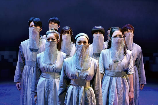 뮤지컬 '리멤버 독도, 그리고 이야기'는 '독도는 우리땅'이라는 명제에만 기대지 않고, 잊힌 강치의 존재를 무대 위로 끌어 올려 역사적 사실에 판타지를 접목시켜 눈길을 끈다.(사진=과수원뮤지컬컴퍼니)