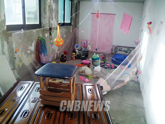 커먼센터에서 지난해 4월 열렸던 '혼자 사는 법' 전시 일부.(사진=CNB)