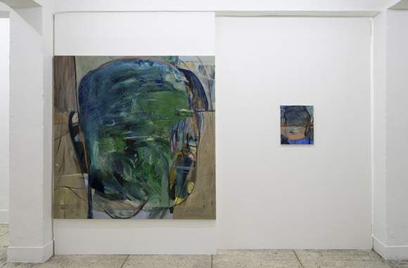 구지윤, '구경꾼'(좌측). 캔버스에 오일, 177.8 × 182.8cm. 2016. '침착한 태도'. 캔버스에 오일, 45.5 × 37.9cm. 2016. (사진 = 사루비아다방)