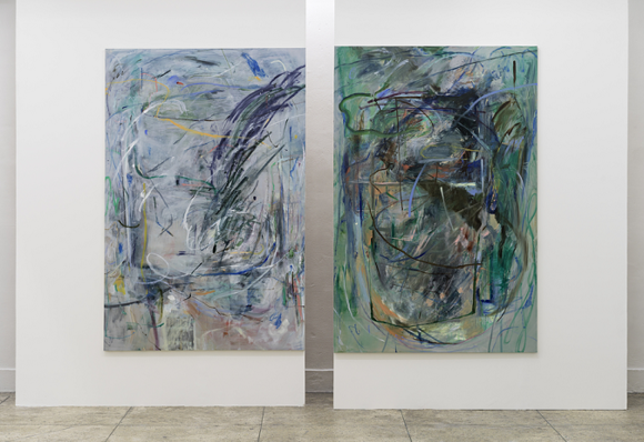 구지윤, '껌, 지렁이, 먼지'(좌측). 캔버스에 오일, 193.9 × 130.3cm. 2016. '탁하고 이해하기 힘든 것'. 캔버스에 오일, 193.9 × 130.3cm. 2016. (사진 = 사루비아다방)