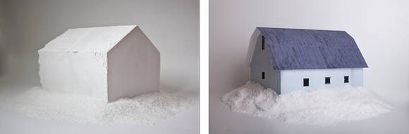 이민경, '두 개의 집(푸른 헛간과 흰 콘크리트 집)'. 종이, 우드락, 혼합재료. 가변크기. 2016.