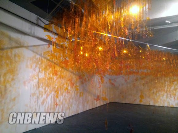 이소윤, '하나비'. 아크릴, 철망, 가변크기. 2016. (사진 = 윤하나 기자)