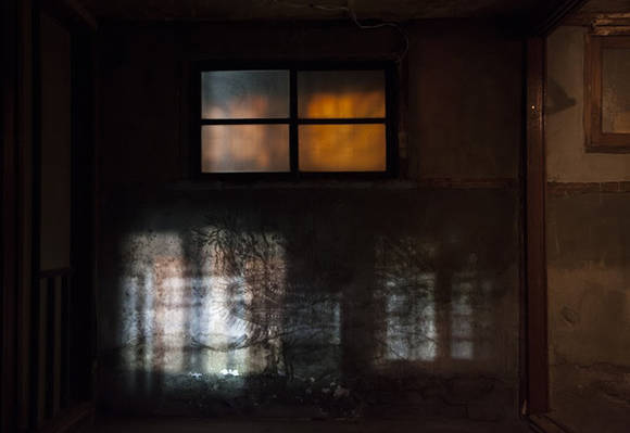 홍범, '플로팅 드림스(Floating Dreams)'. 가변크기, HD 프로젝터, 미디어 재생기, 스피커. 2014. (사진 = 씨알콜렉티브)