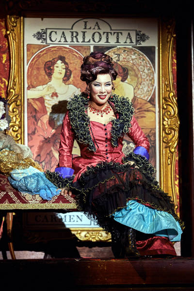 정영주는 마담 카를로타 역을 맡아 공연의 감초 역할을 톡톡히 해낸다.(사진=EMK뮤지컬컴퍼니)