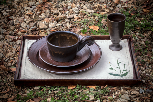 전통적 옹기로 현대적 테이블 웨어를 만든 '오늘의 밥상'. (사진=서울시립미술관)