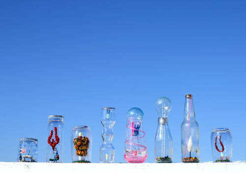 이덕용, '리틀 띵스 시리즈(Little Things Series)'. 유리병, 혼합재료. 2016.