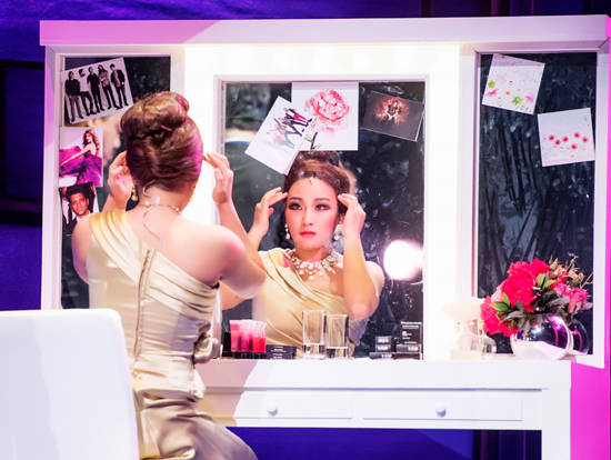 케빈 코스트너와 휘트니 휴스턴이 출연해 선풍적인 인기를 끌었던 영화 ‘보디가드’가 뮤지컬로 만들어졌다. 휘트니 휴스턴의 히트곡을 중심으로 이야기가 꾸려진다.(사진=CJ E&M)