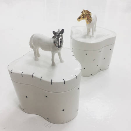 이인숙, '함'. 18 x 15 x 15cm.