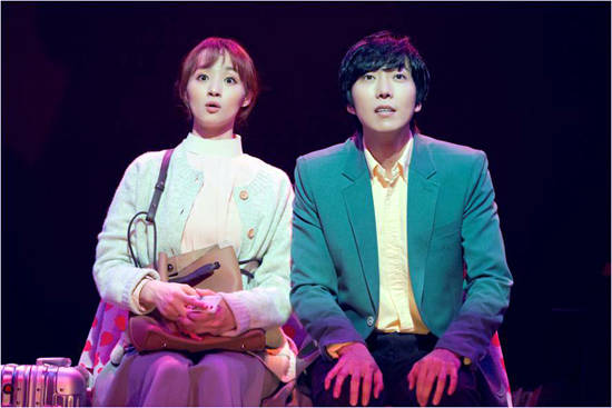 아름다운 음악으로 사람들의 감성을 자극하는 뮤지컬 '어쩌면 해피엔딩'.(사진=네오프러덕션)