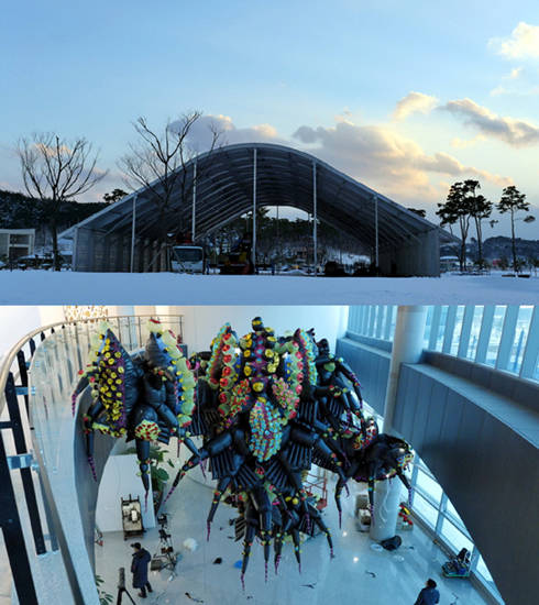 강릉신날레 야외 무대(위)와 평창비엔날레 설치 작품.(사진=(재)강원국제미술전람회민속예술축전조직위원회)