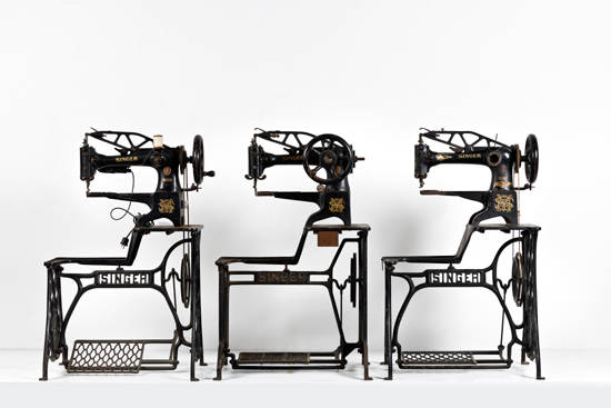 재봉틀, 축음기 등이 경매 시작가를 웃도는 가격에 낙찰되는 등 데코레이티브 아트에 대한 관심을 확인할 수 있었다. 136회의 응찰 끝에 시작가의 9배인 450만 원에 낙찰된 재봉틀.(사진=서울옥션)