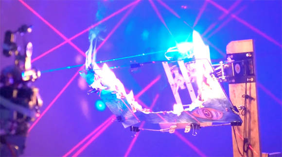 우담 짠 응우옌(Uudam Tran Nguyen), '라이센스 2 드로우 - 레이저 타깃 슈팅(License 2 Draw – Laser Target Shooting)'. 로봇, 앱, 전자장치, 아두이노 등, 가변크기. 2016. (사진=주베트남 한국문화원)