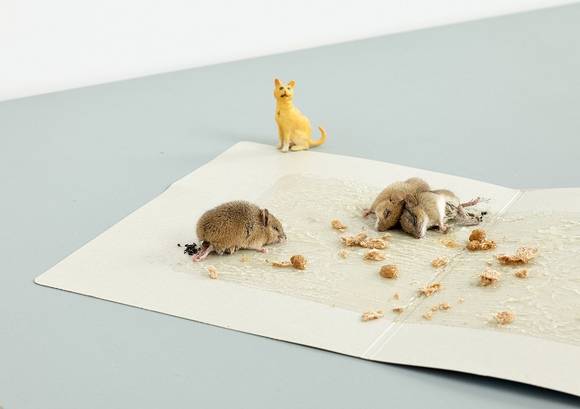 이지양, ‘트위들덤 트위들디 앤 더 빈티지 로프(Tweedledum Tweedledee and the Vantage Loaf)’. 아카이벌 피그먼트 프린트, 116.44 x 155.67cm. 2015.