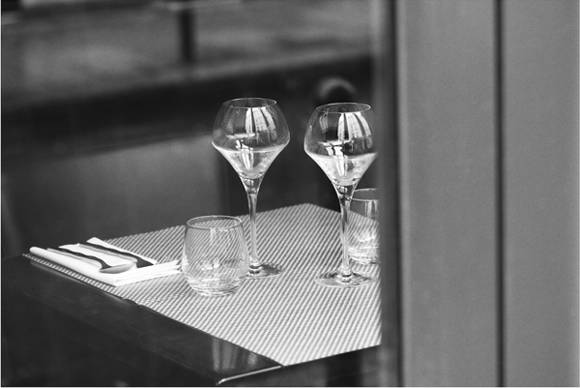 이강진, '낯선 일상의 편린 시리즈'. 젤라틴 실버 프린트, 50 x 60cm. 2016.