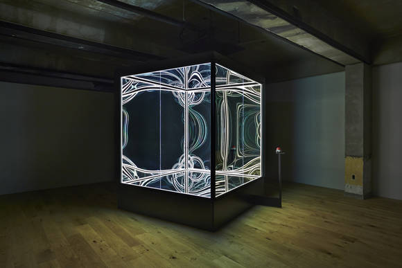 뉴멘/포 유즈(Numen/For Use)의 '엔-라이트 거대한 거울(N-Light Big Membrance)'. (사진 제공=현대카드)