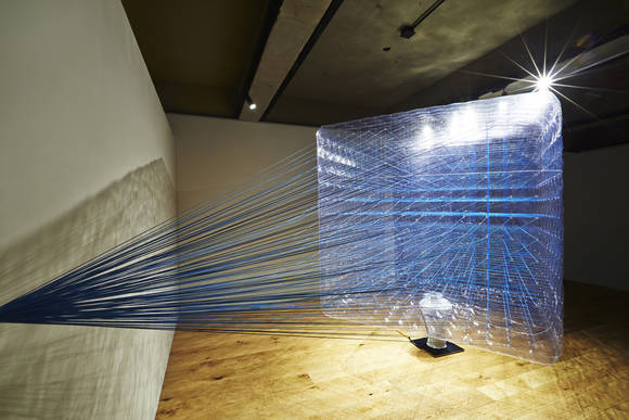 뉴멘/포 유즈(Numen/For Use)의 '스트링 모델 2X2(String Model 2X2)'. (사진 제공=현대카드)