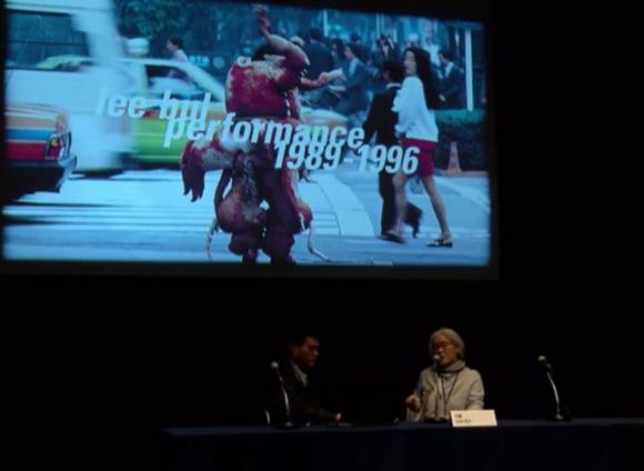 4일 심포지엄 기조연설에 나선 이불(오른쪽) 작가. (사진=국립현대미술관 페이스북)