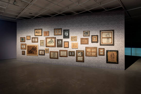 왈라드 라드, ‘아홉 번째 판에 부치는 서문 - 마르완 카삽-바시(Marwan Kassab-Bachi, 1934~2016)’. 혼합재료, 가변설치, 2017. 왈리드 라드, 스파이어 제믈러 갤러리 소장.(사진=국립현대미술관)