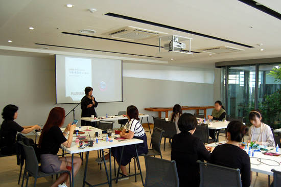 복합문화공간 플랫폼엘이 진행하는 ‘쥬얼리 워크샵’ 현장.