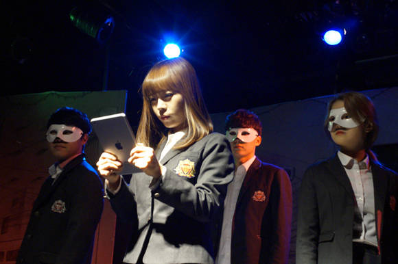 여우별컴퍼니의 대표 작품 중 하나인 연극 ‘시간을 파는 상점’의 한 장면. 현재 대구 여우별아트홀 무대에 오르고 있다.(사진=여우별컴퍼니)