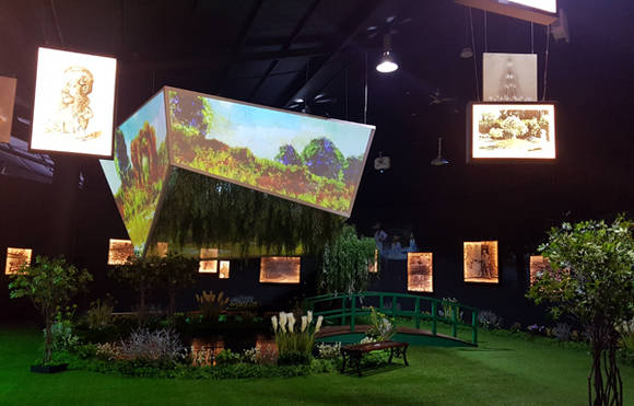 모네가 정성스레 가꿨던 정원 ‘지베르니’가 전시장에 구현된 모습.(사진=본다빈치㈜)