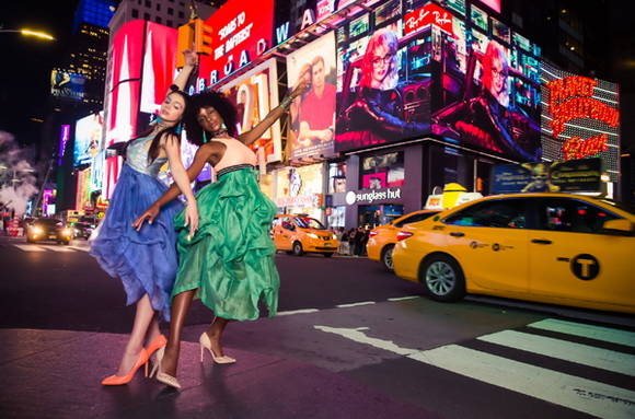 하찌, ‘필 앤 러브 유어셀프(Feel and Love yourself) 애슐리_리브(Ashley_Liv)’. 캔버스에 디지털 프린트, 90.9 x 60.6cm. 2017.