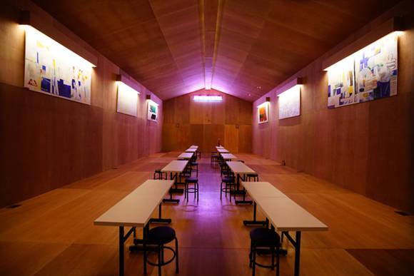 백현진, ‘실직폐업이혼부채자살 휴게실’. 2017.(사진=국립현대미술관)