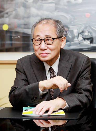 황현산 한국문화예술위원장.(사진=한국문화예술위원회)